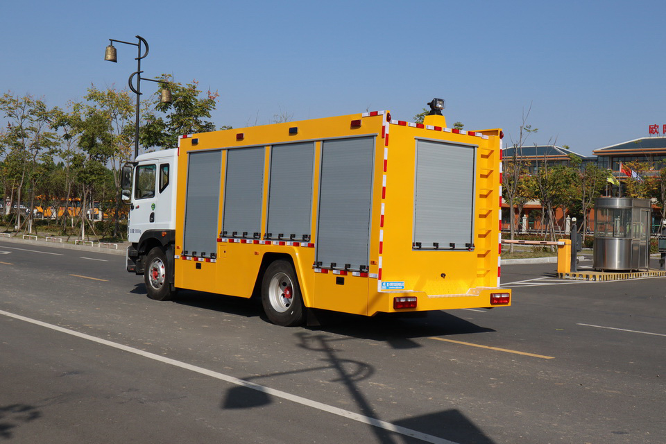 東風(fēng)D9大流量排水車