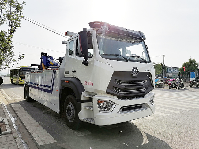 國(guó)六單橋重汽豪瀚拖吊聯(lián)體清障車