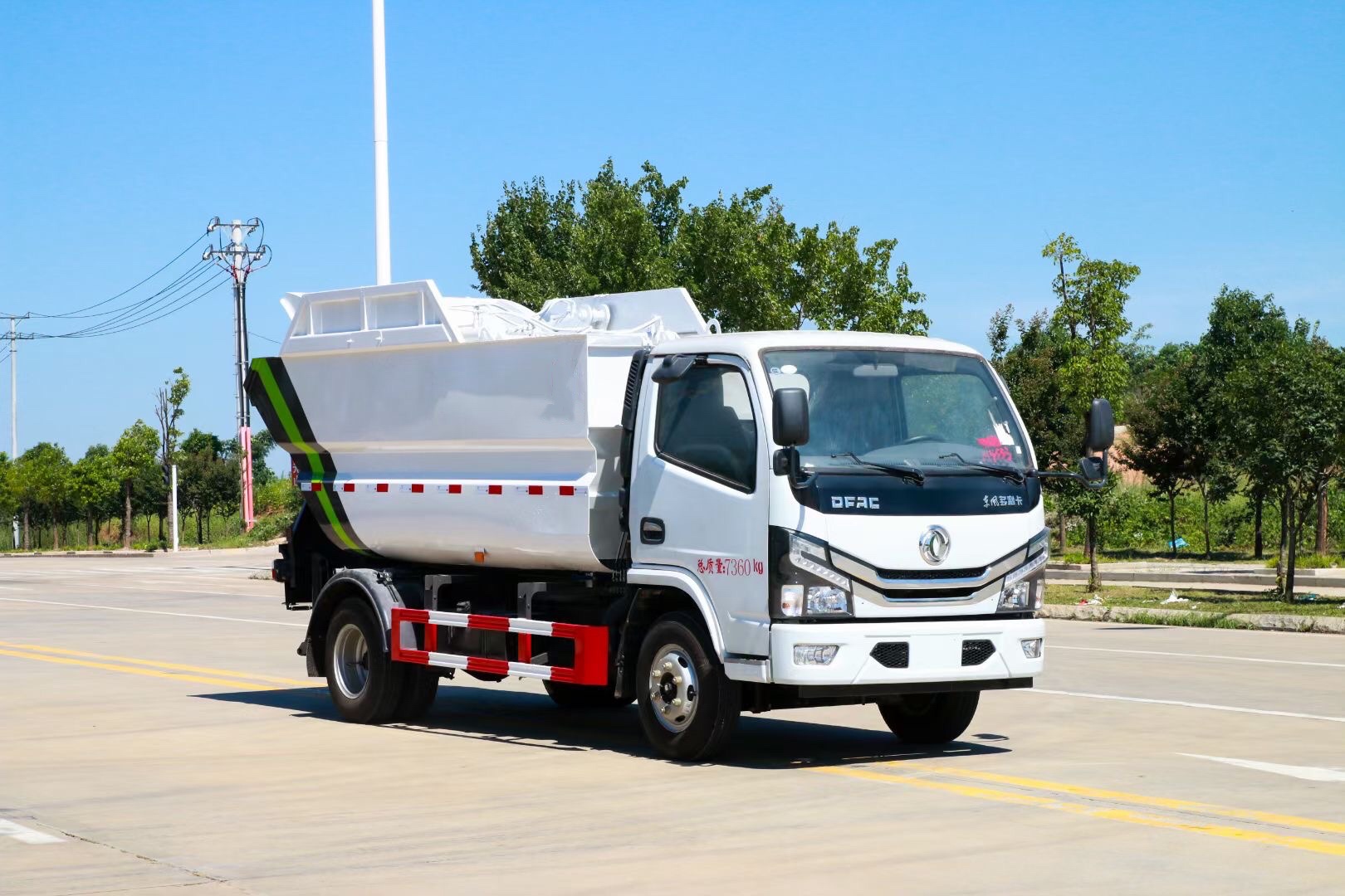 東風小多利卡無泄漏后掛桶垃圾車