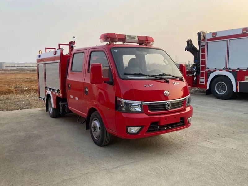 東風(fēng)途逸藍(lán)牌小型1噸水罐消防車