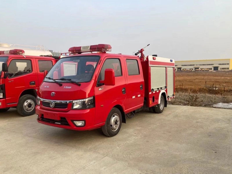 東風(fēng)途逸藍(lán)牌小型1噸水罐消防車(chē)