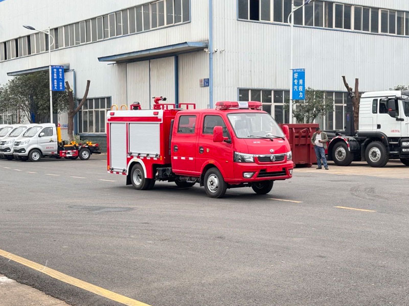 東風(fēng)途逸藍(lán)牌小型1噸水罐消防車