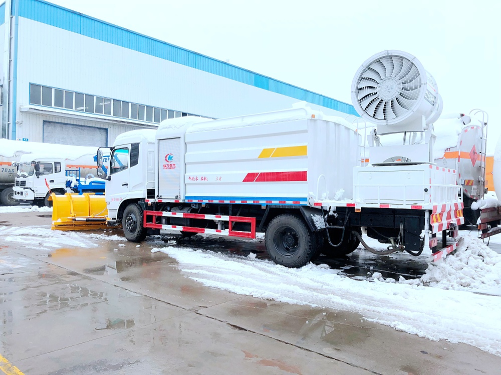 東風天錦多功能抑塵除雪車