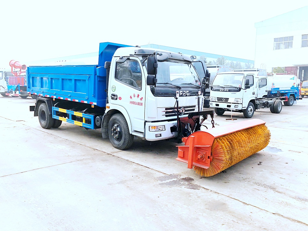 東風(fēng)大多利卡自卸垃圾車帶滾刷掃雪機(jī)