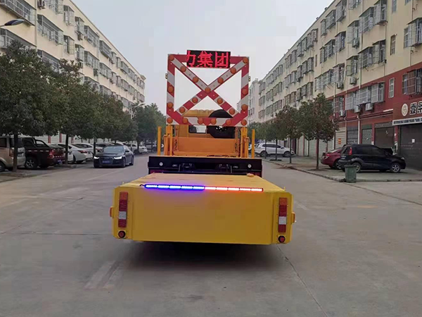 CLW5122TFZD6防撞緩沖車(chē)