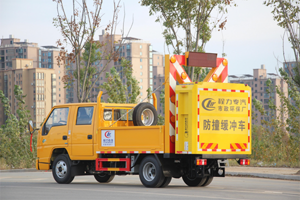 江鈴藍(lán)牌防撞緩沖車