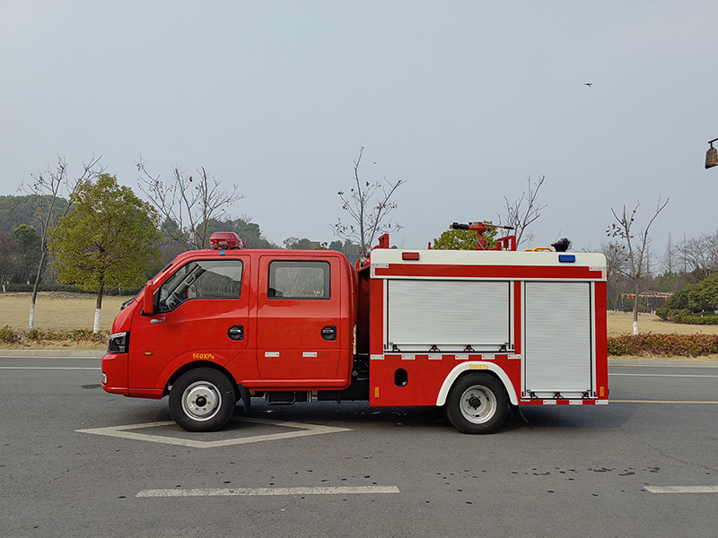 藍牌東風途逸0.85噸水罐消防車