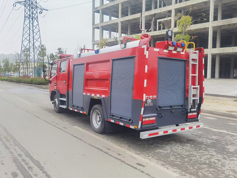 東風(fēng)多利卡5噸泡沫消防車